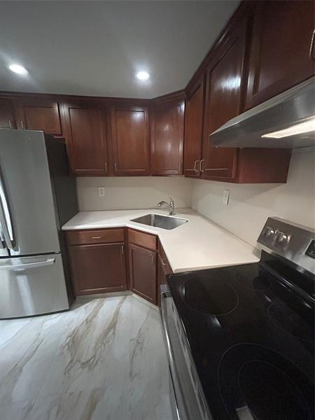Building Photo - 550 Bayshore Dr