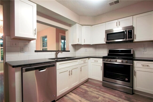 Building Photo - 6033 Coventry Cir