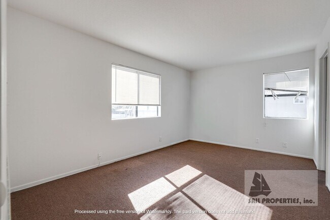 Building Photo - 502 12th St