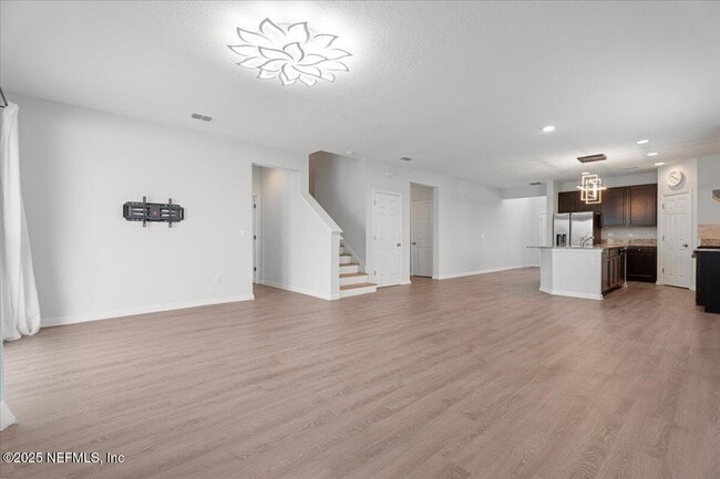 Building Photo - 221 Ness Cir