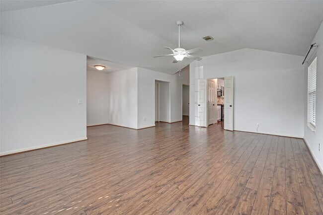 Building Photo - 22926 Rainbow Bend Ln