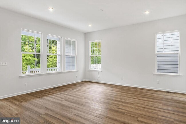 Building Photo - 18270 Moss Gdn Rd