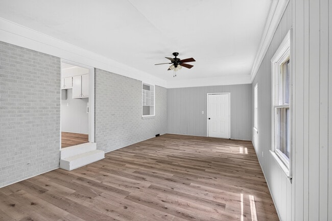 Building Photo - 156 B St