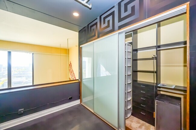 Building Photo - 1530 S State St