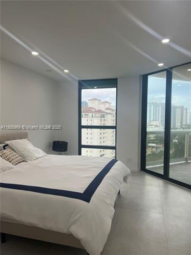 Building Photo - 20191 E Country Club Dr