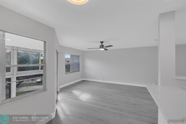 Building Photo - 12600 SW 5th Ct