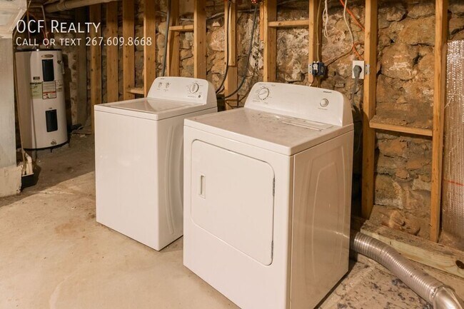 Building Photo - 2100 St Albans St