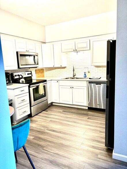 Kitchen - 357 E Thomas Rd