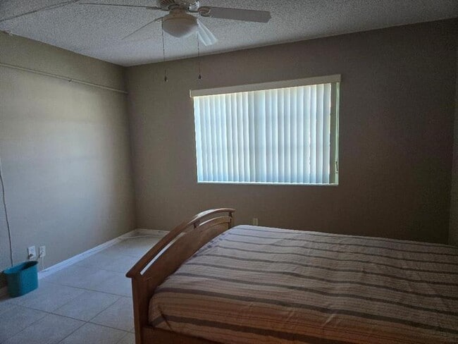 Building Photo - 649 W Oakland Park Blvd