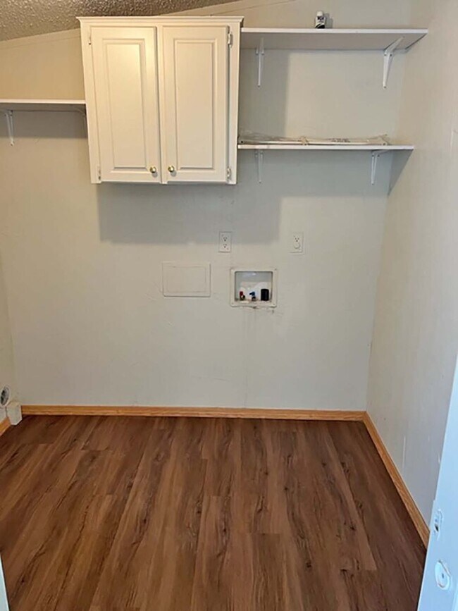 Building Photo - 1307 Speedway Dr