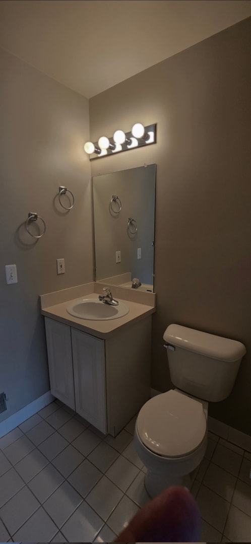 Building Photo - Beautiful 3 bed 3 bath two story condo. St...