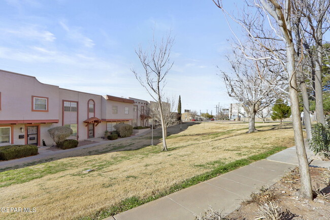 Building Photo - 219 Maricopa Dr