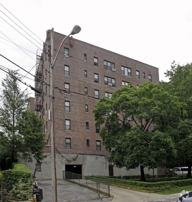 Building Photo - 70 Parkway N