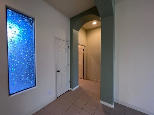 Building Photo - 3 Bed 2 Bath Golf Gated Community Pet Friendly,Boat Garage. Bullhead Parkway