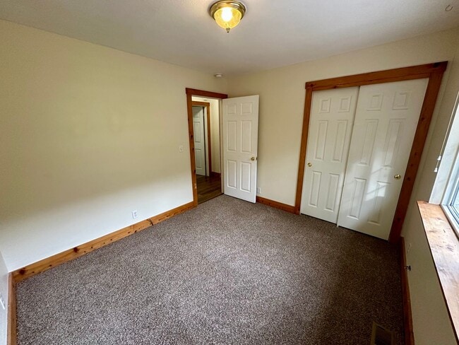 Building Photo - Creekside Home with Bonus Room above 2-Car Garage Alta Sierra