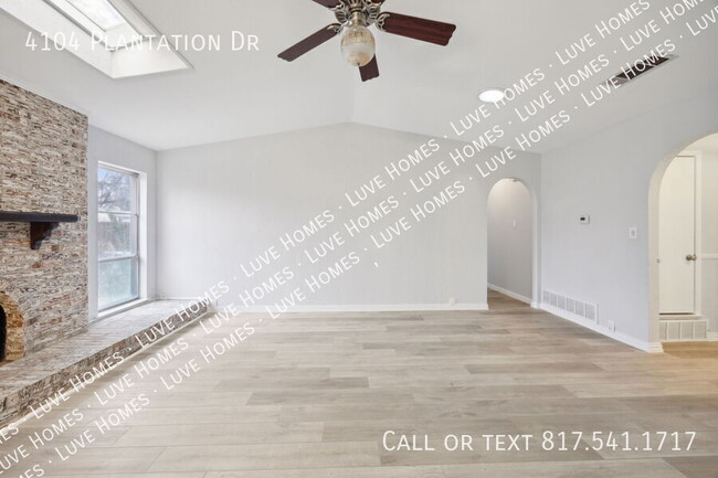 Building Photo - 4104 Plantation Dr