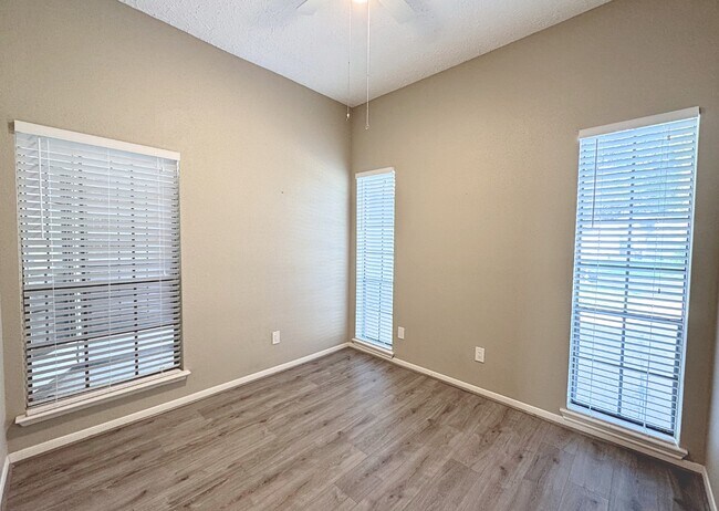 Building Photo - 2011 Echo Ridge