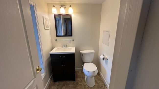 Building Photo - All Utilities Included! 1 Bedroom In-Acces...