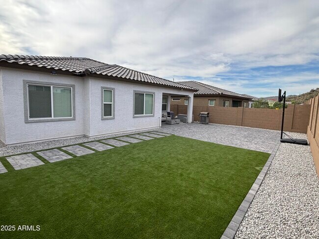 Building Photo - 3240 W Peak View Rd