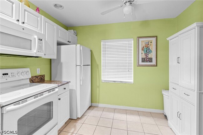Building Photo - 12141 Summergate Cir