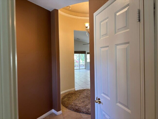 Building Photo - 45218 Coeur Dalene Dr