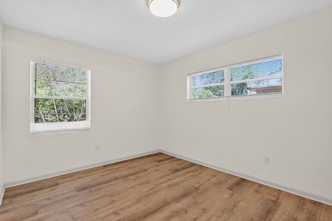 Building Photo - 1302 NE 14th Ter