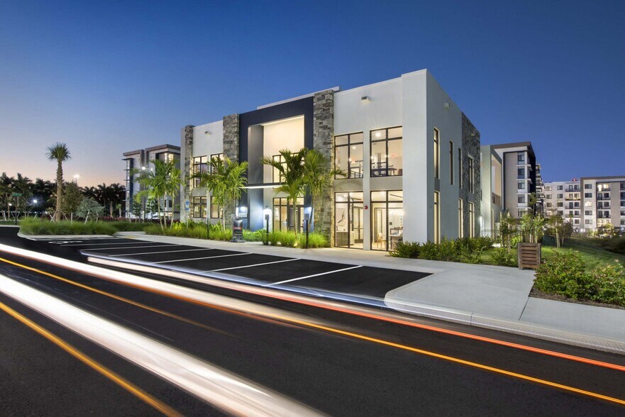 Building Photo - Solena Miramar