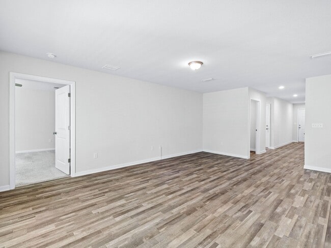 Building Photo - 462 Whispering Creek Ave