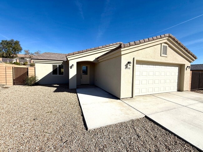 Building Photo - Modern 3 Bed, 2 Bath Home with Open Floor Plan & New Flooring – Fort Mohave- Available Now!