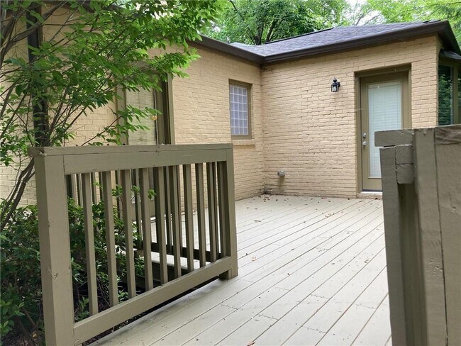 Building Photo - 49 Putnam Cir NE