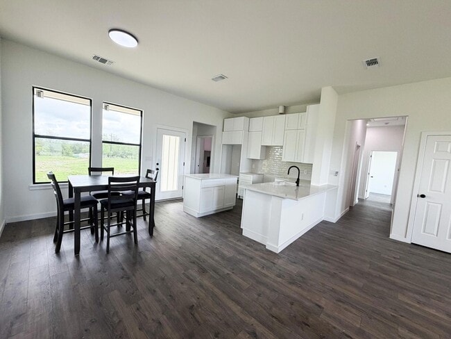 Building Photo - 138 Blushing Dr