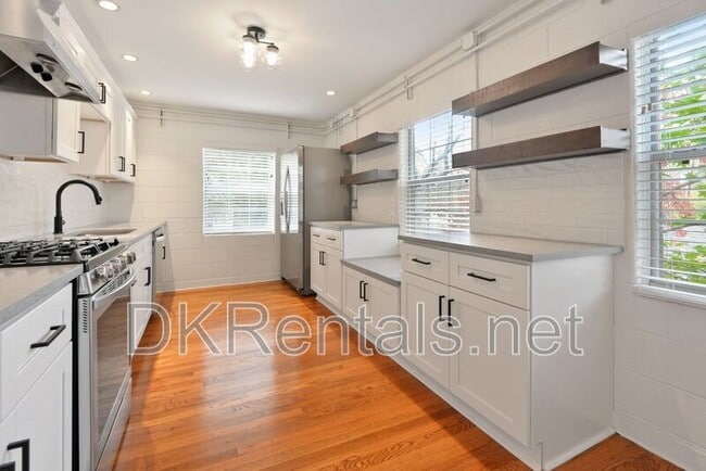 Building Photo - 1448 Iverson St NE