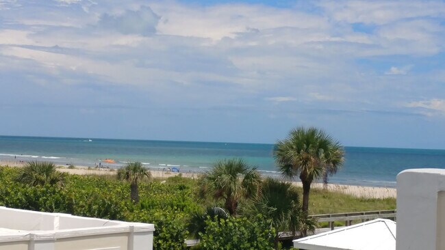 Building Photo - 8600 Ridgewood Ave