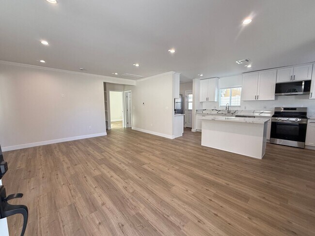 Building Photo - Brand new home 3/2 in prime Sylmar area