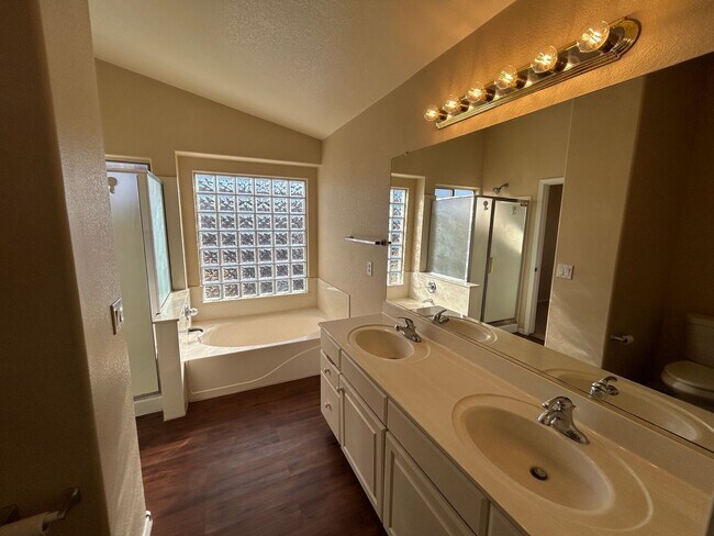 Building Photo - 12813 W Palm Ln