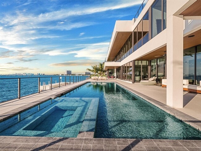 Building Photo - 11400 N Bayshore Dr