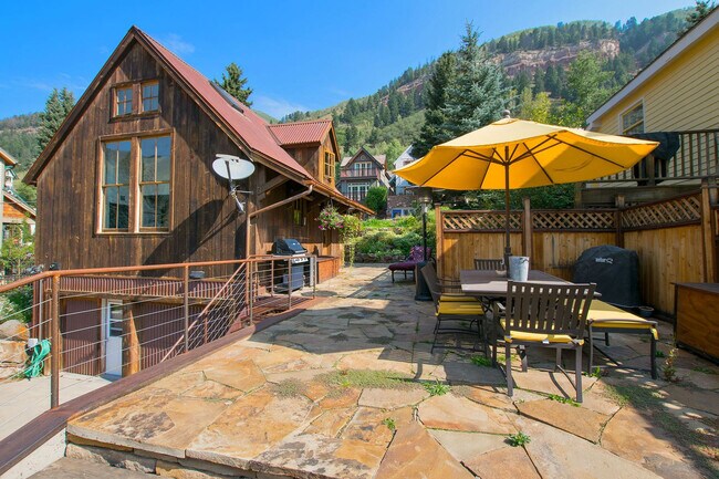 Building Photo - 216 E Galena Ave