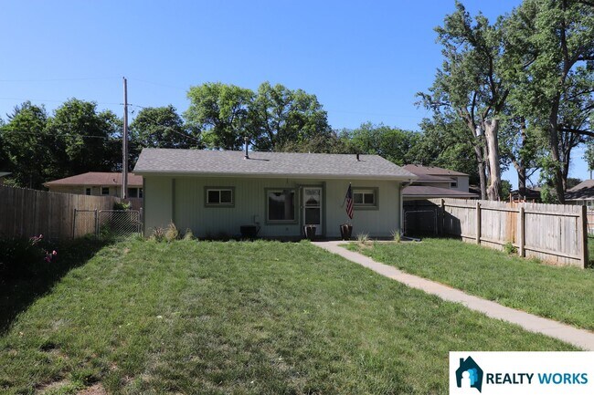 Building Photo - Cozy 2-Bedroom, 1-Bathroom Single-Family Home