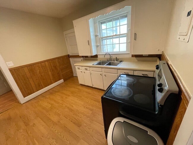 Building Photo - 107 Abernathy St