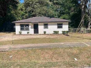 Building Photo - 805 Crestwood Terrace