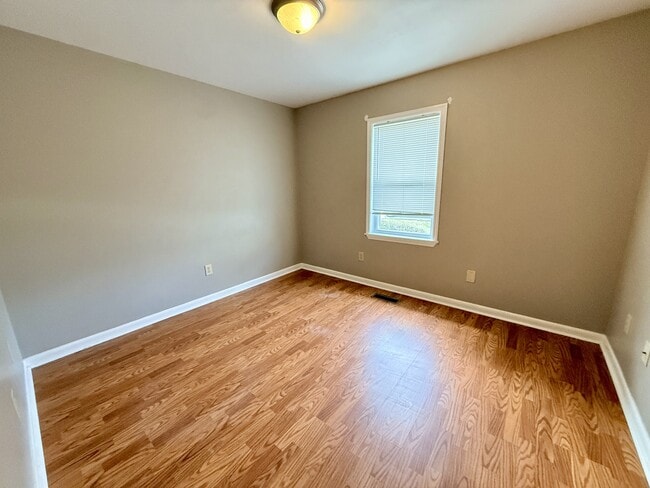 Building Photo - 105 Oakwood Meadows Dr