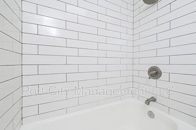 Building Photo - 885 Jaydee Ave