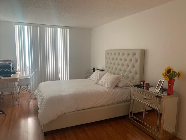 Building Photo - 2903 N Miami Beach Blvd