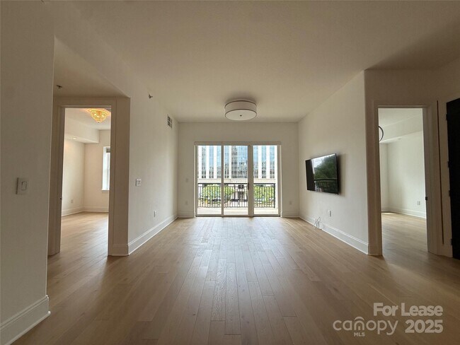 Building Photo - 4625 Piedmont Row Dr