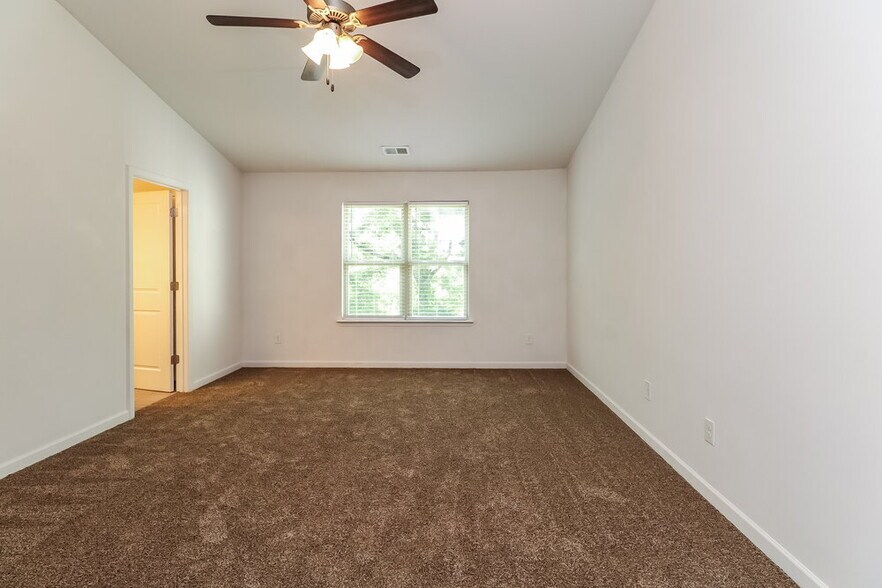 Building Photo - 2100 Mingus Cabin Ln