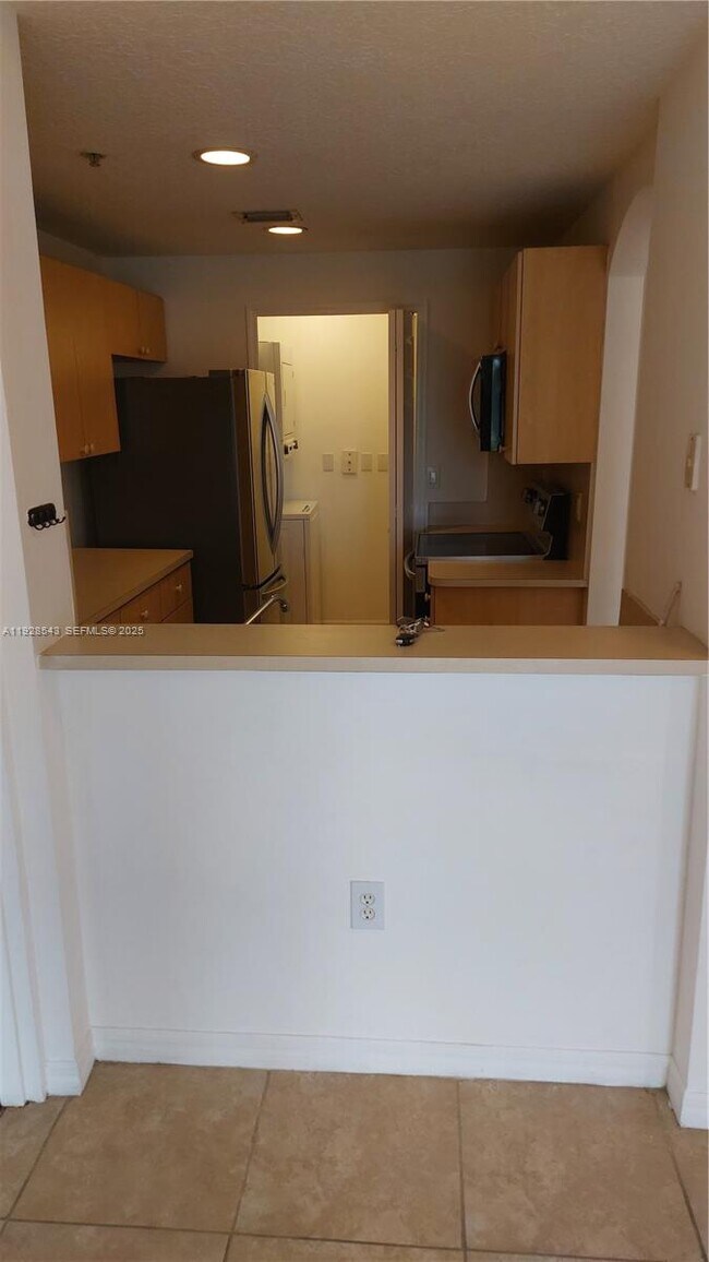 Building Photo - 6560 NW 114th Ave