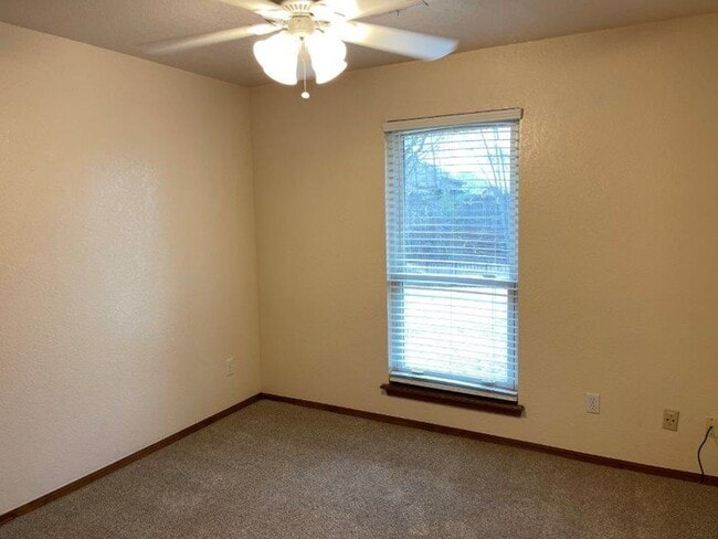 Building Photo - New Paint! 3 beds, 2 full baths, 2 car garage home for rent in S. OKC and Moore schools!
