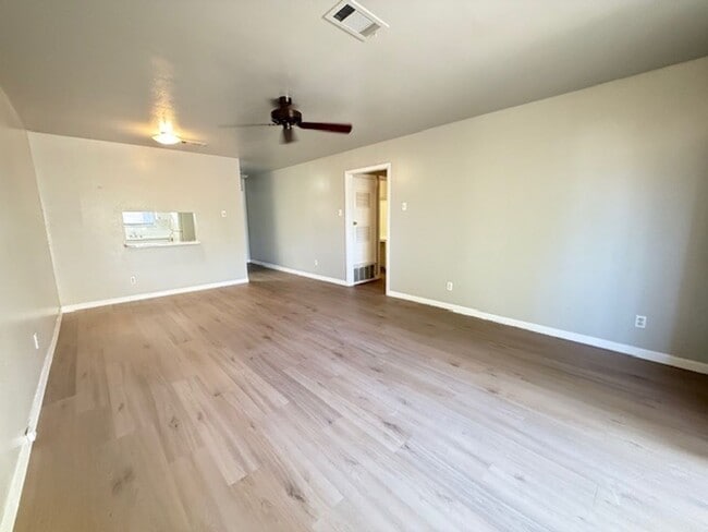 Building Photo - 701 E 45th St