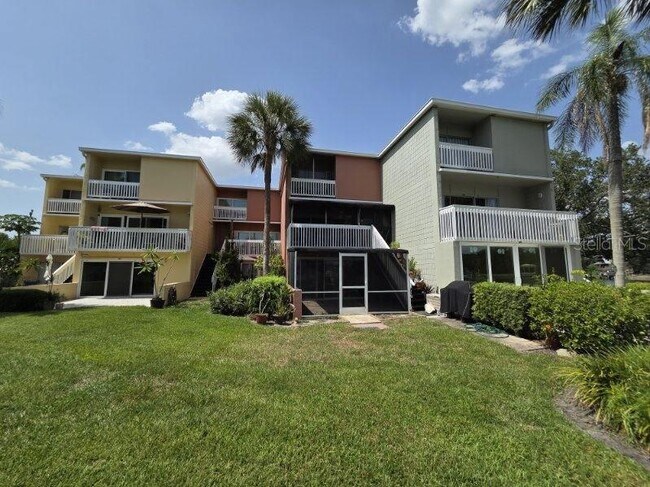 Building Photo - 2424 W Tampa Bay Blvd