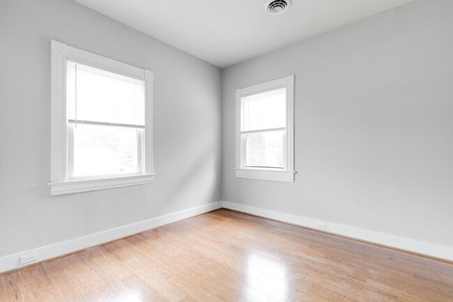 Building Photo - Large West End Rental off of Three Chopt R...
